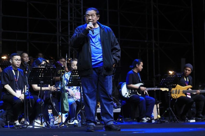 SBY Mengajak Penonton Pestapora 2024 Bernyanyi Lagu Pelangi di Matamu