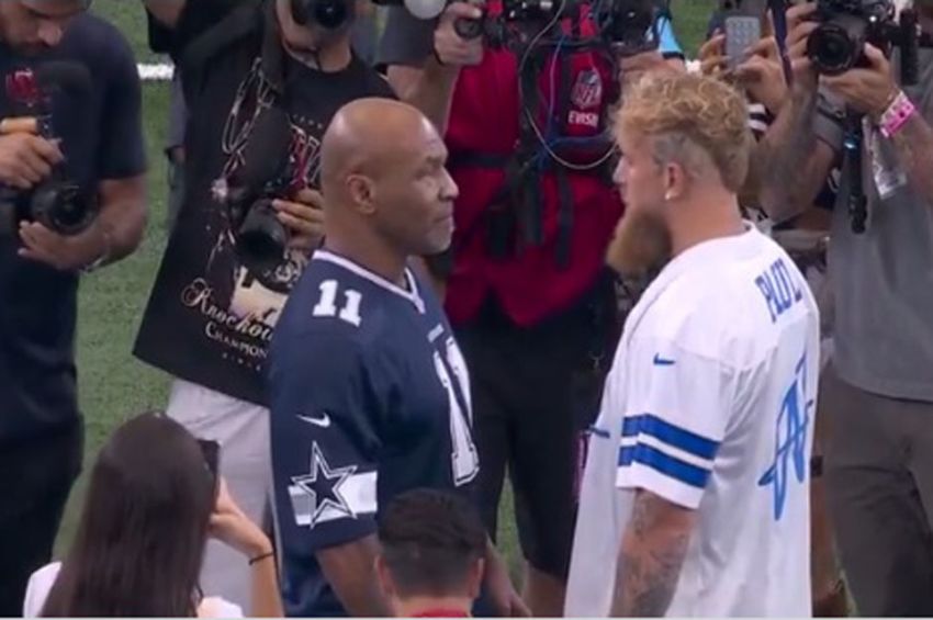 Duel Mike Tyson vs Jake Paul Menyulut Kericuhan di Pertandingan NFL di Stadion Cowboys