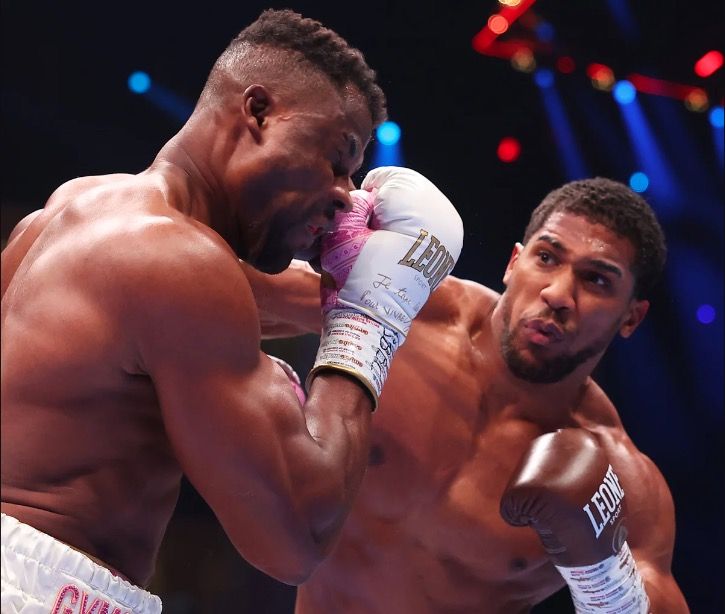 Anthony Joshua Hancurkan Francis Ngannou, Dinobatkan sebagai KO Terbaik 2024