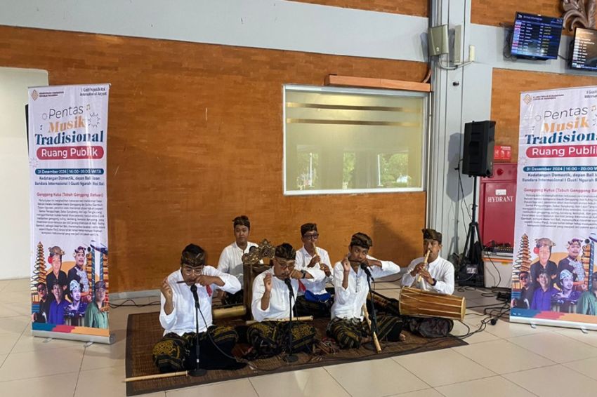 Pentas Musik Tradisional di Ruang Publik Meriahkan Pergantian Tahun 2025